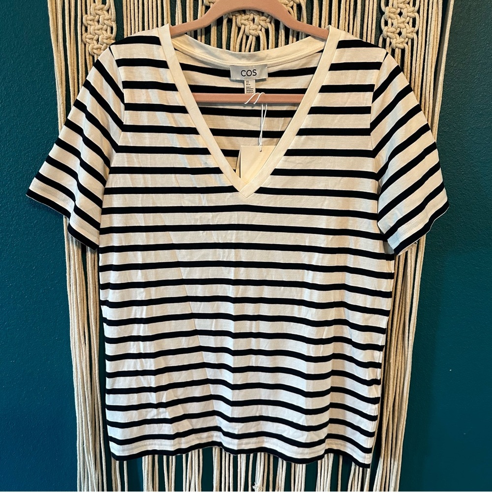 NWT COS | Organic Cotton 24/7 V Neck Short Sleeve Tee Shirt